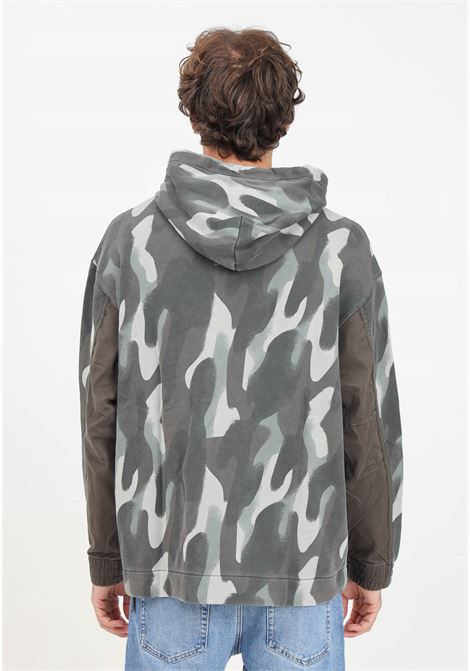 Green men's hoodie characterized by camo pattern and chest pocket ARMANI EXCHANGE | 6DZMHBZJNHZ4891